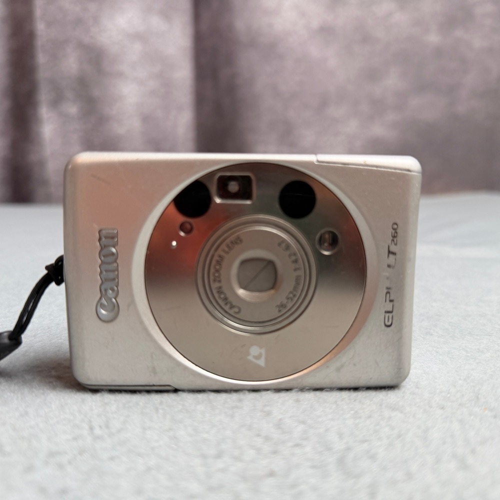 Canon ELPH LT 260 Silver APS Film Camera 26-52mm Zoom Lens Vintage Untested